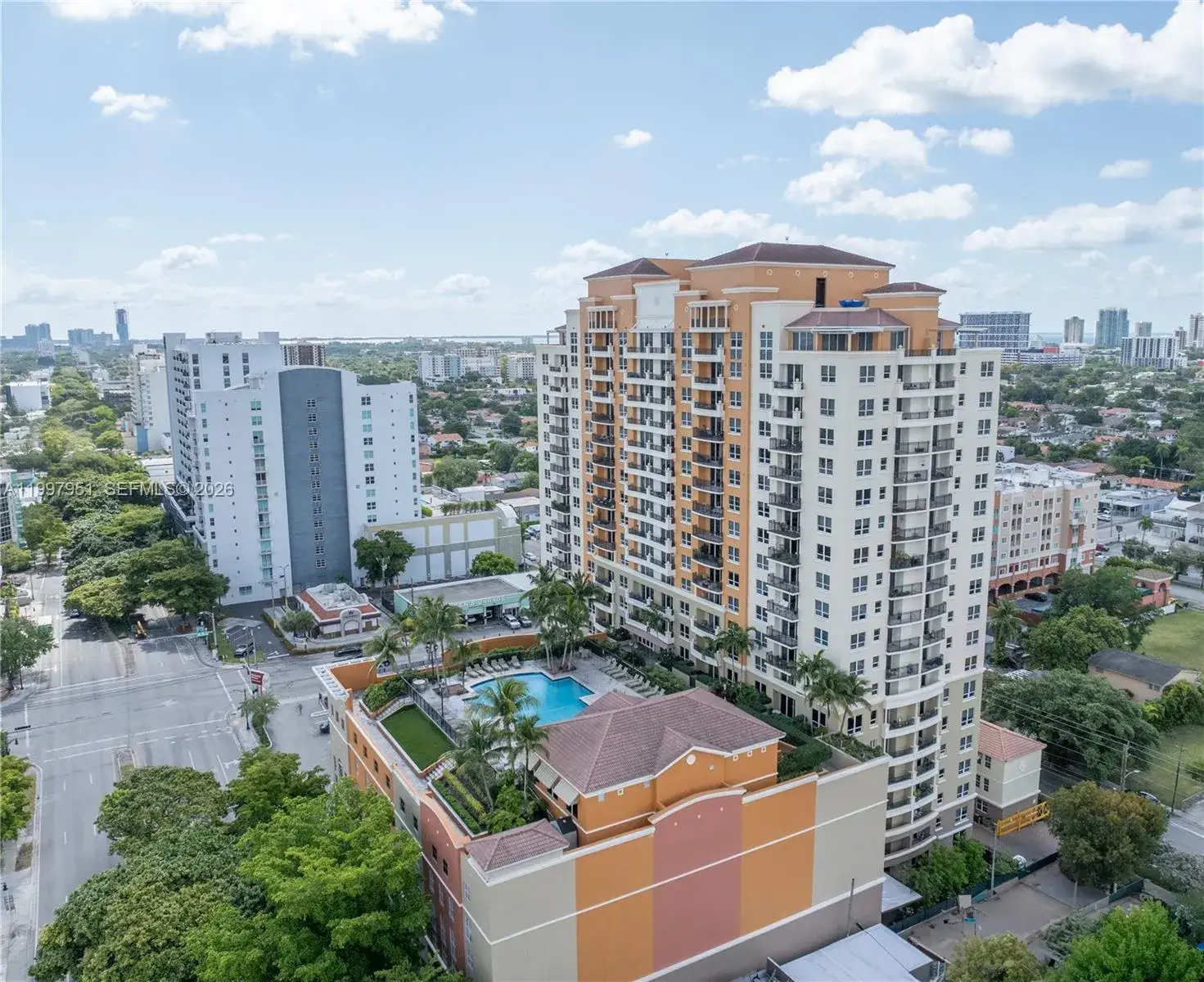 1 bedroom 1 bath Residential for sale at 3232 SW 22nd Ter # 607, Miami FL 33145
