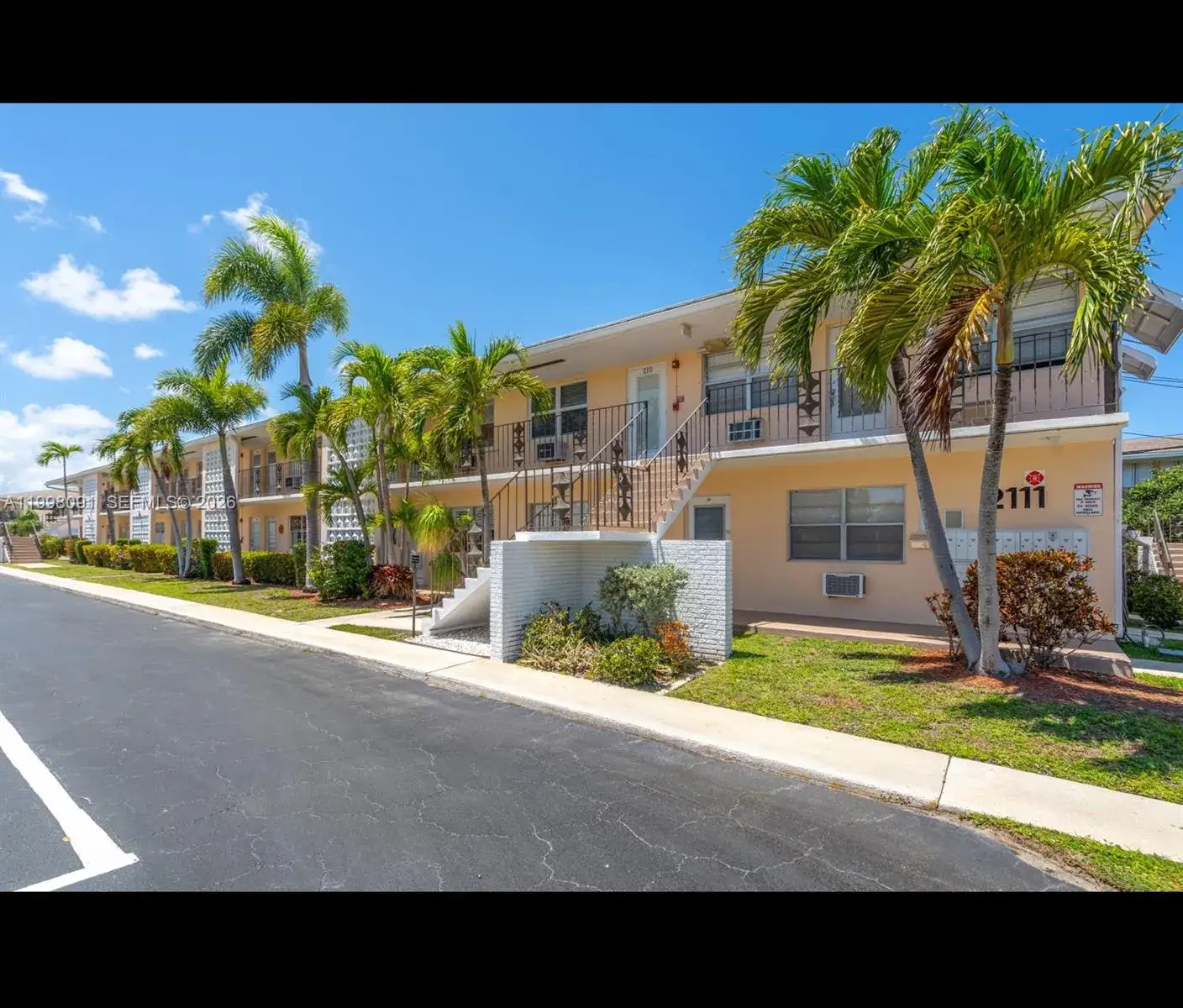 1 bedroom 1 bath Residential for sale at 2111 NE 56th St # 206, Fort Lauderdale FL 33308