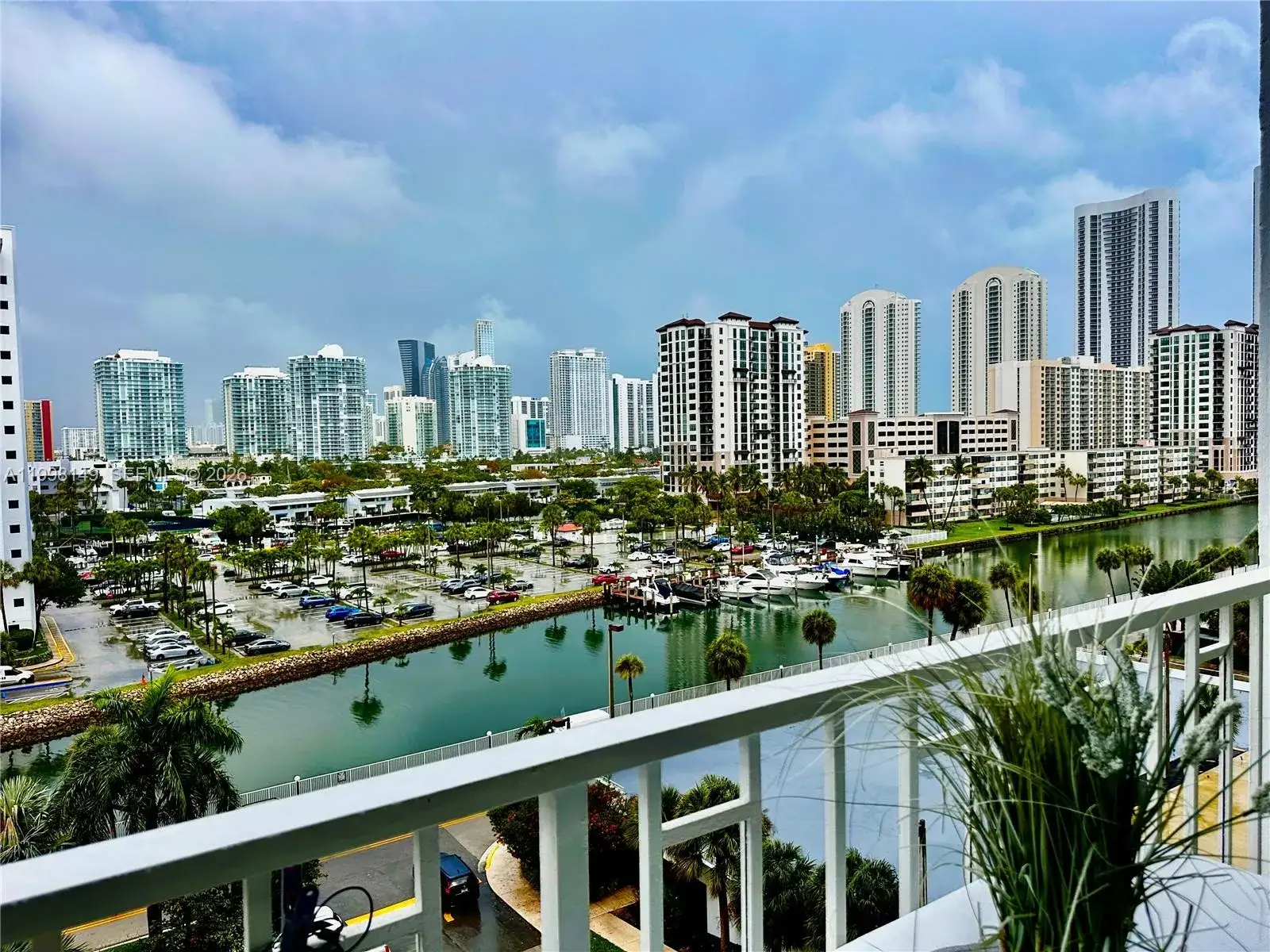 1 bedroom 1 bath Residential Lease for rent at 500 Bayview Dr # 717, Sunny Isles Beach FL 33160