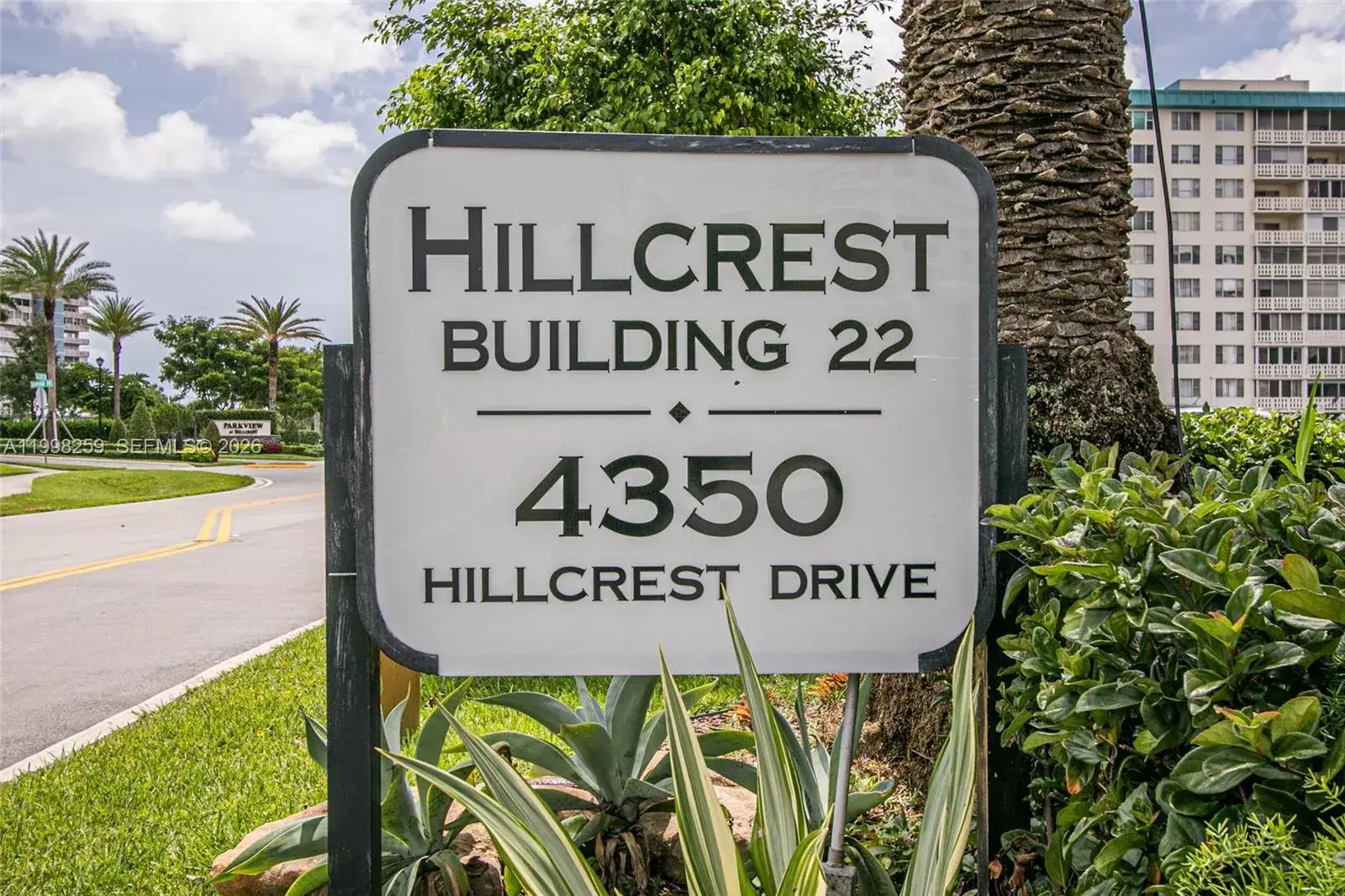 2 bedroom 2 bath Residential for sale at 4350 Hillcrest Dr # 303, Hollywood FL 33021