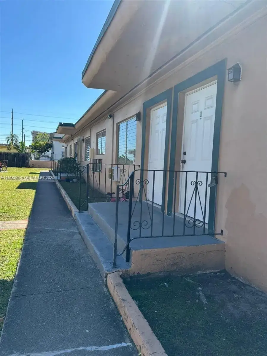 2110 NW 24th St, Miami FL 33142