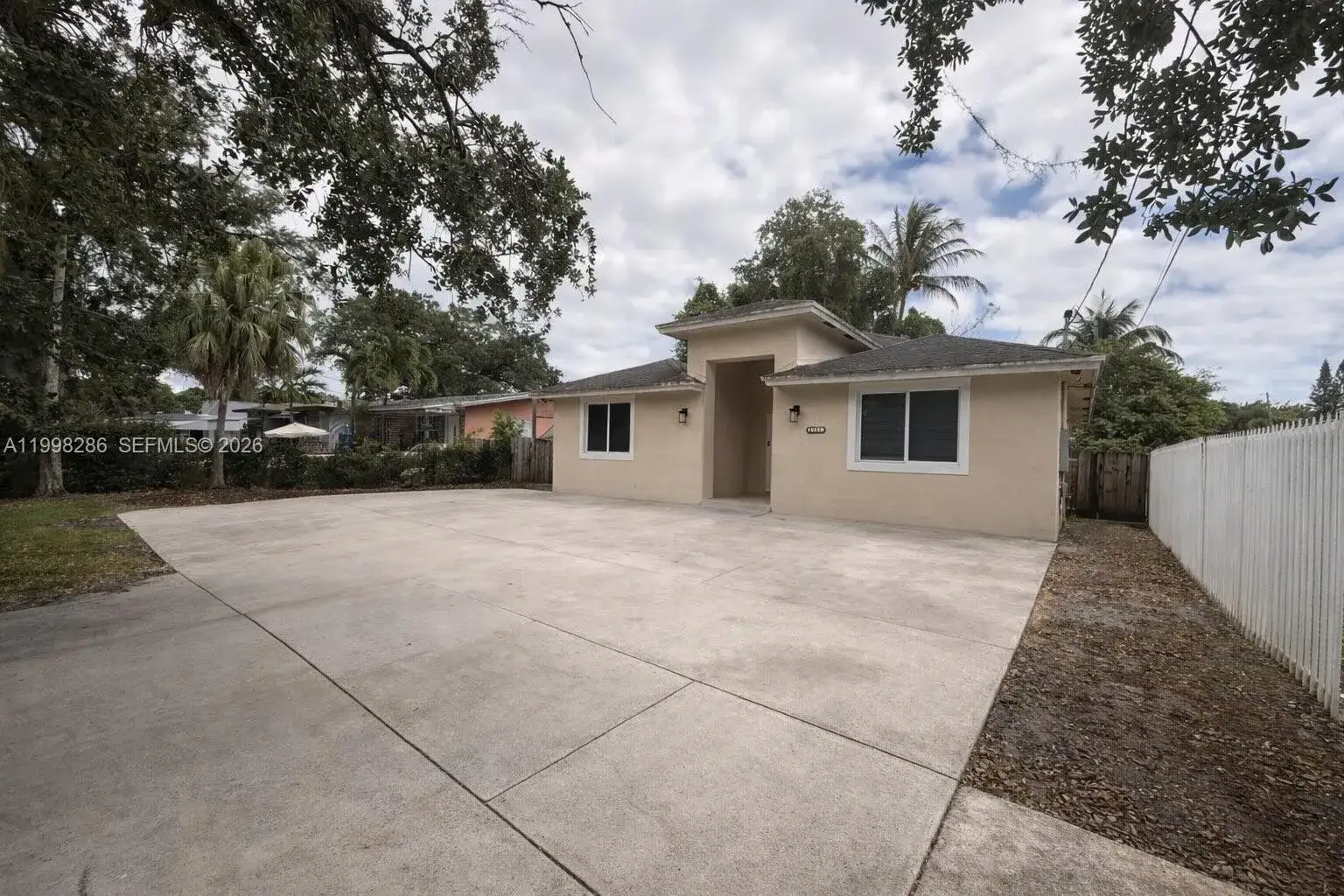 3 bedroom 2 bath Residential for sale at 3166 NW 170th St, Miami Gardens FL 33056