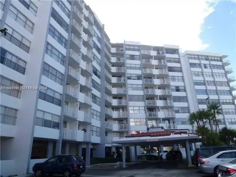 1 bedroom 1 bath Residential Lease for rent at 1300 NE Miami Gardens Dr # 616E, Miami FL 33179