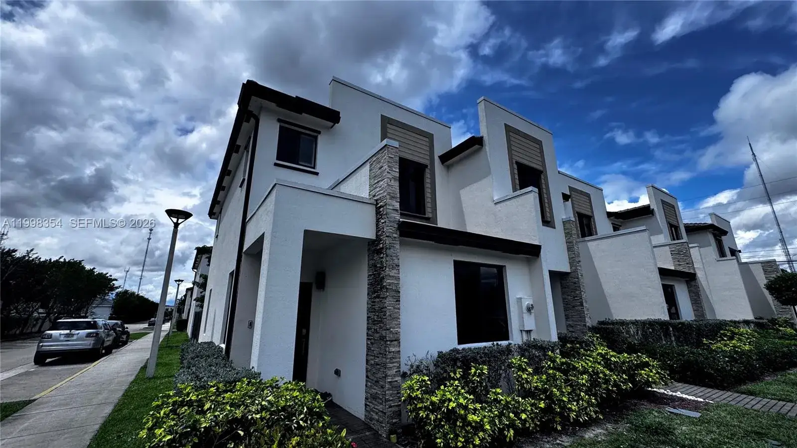 3 bedroom 3 bath Residential for sale at 21404 NE 3rd Path, Miami FL 33179