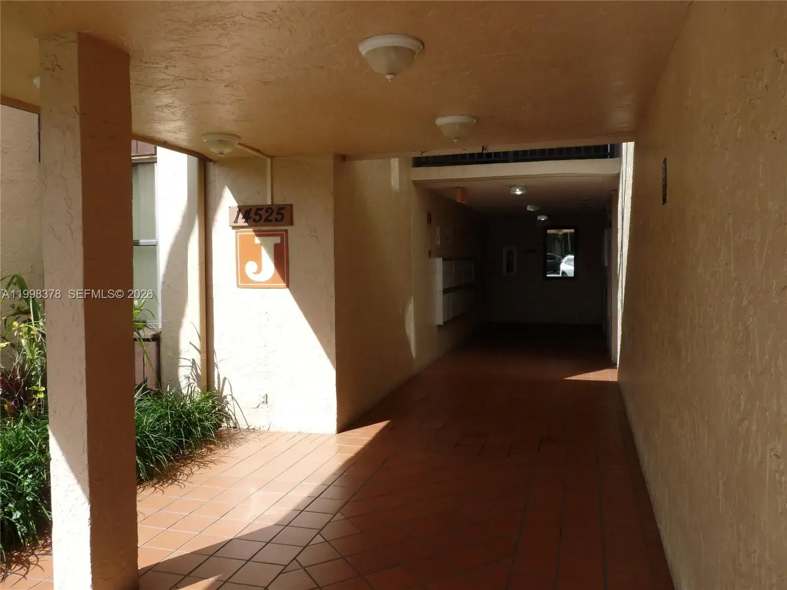 2 bedroom 2 bath Residential Lease for rent at 14525 N Kendall Dr # 102J, Miami FL 33186