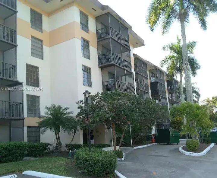 1 bedroom 1 bath Residential for sale at 5570 NW 44th St # 507A, Lauderhill FL 33319