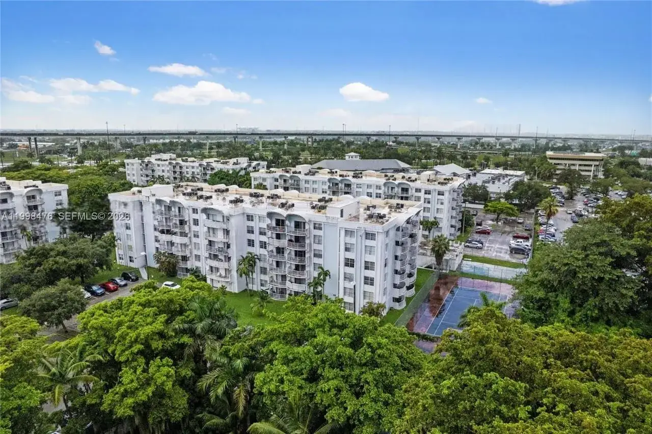2 bedroom 2 bath Residential for sale at 494 NW 165th St Rd # 601, Miami FL 33169