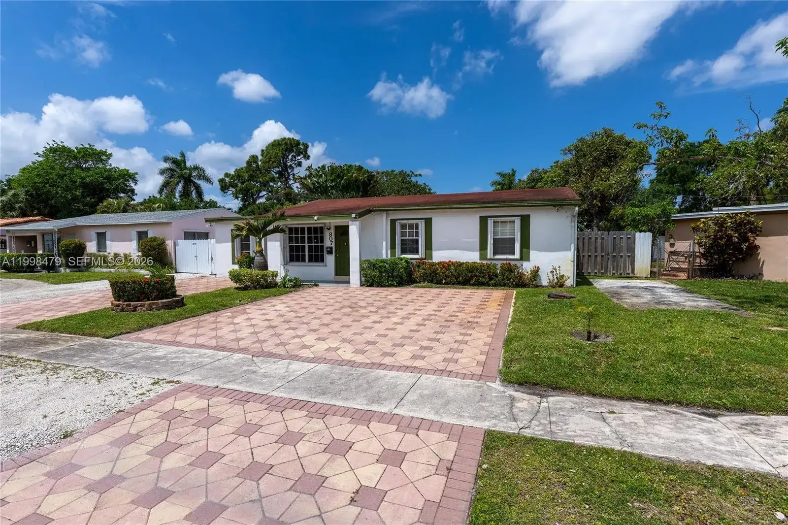 3 bedroom 2 bath Residential for sale at 807 SW 26th Ct, Fort Lauderdale FL 33315