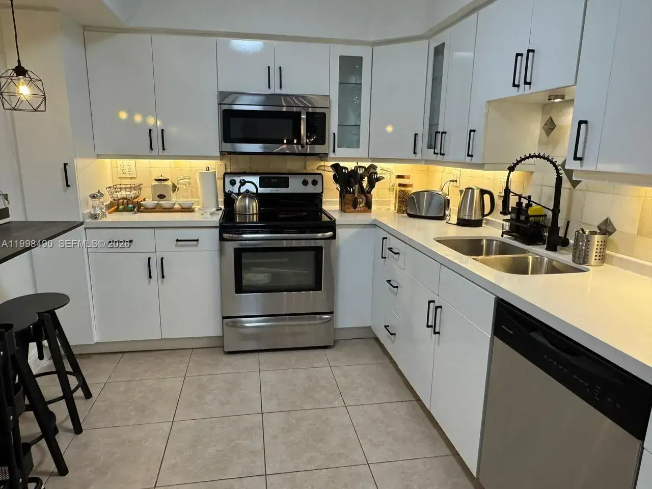 2 bedroom 2 bath Residential Lease for rent at 3600 Mystic Pointe Dr # 910, Aventura FL 33180
