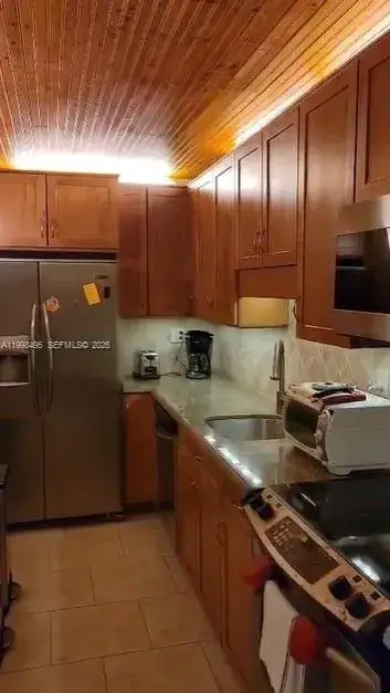 1 bedroom 1 bath Residential Lease for rent at 900 NE 18th Ave # 1103, Fort Lauderdale FL 33304