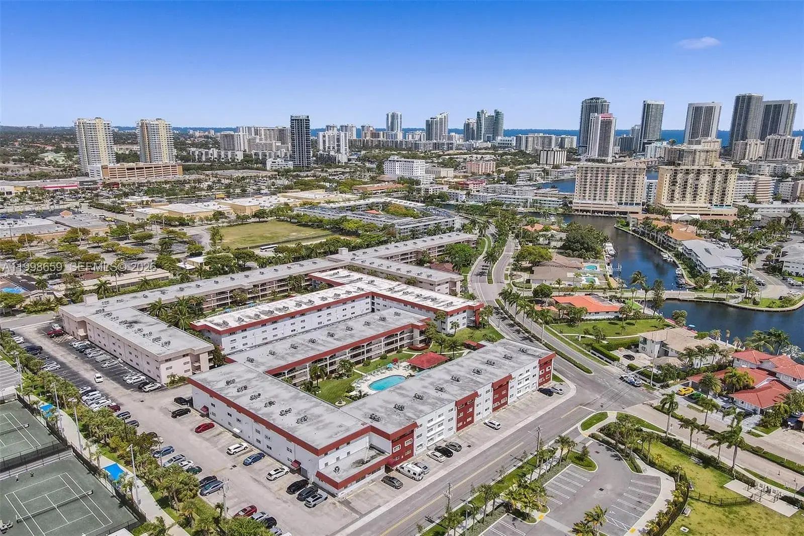 1 bedroom 1 bath Residential for sale at 580 Egret Dr # 212, Hallandale Beach FL 33009