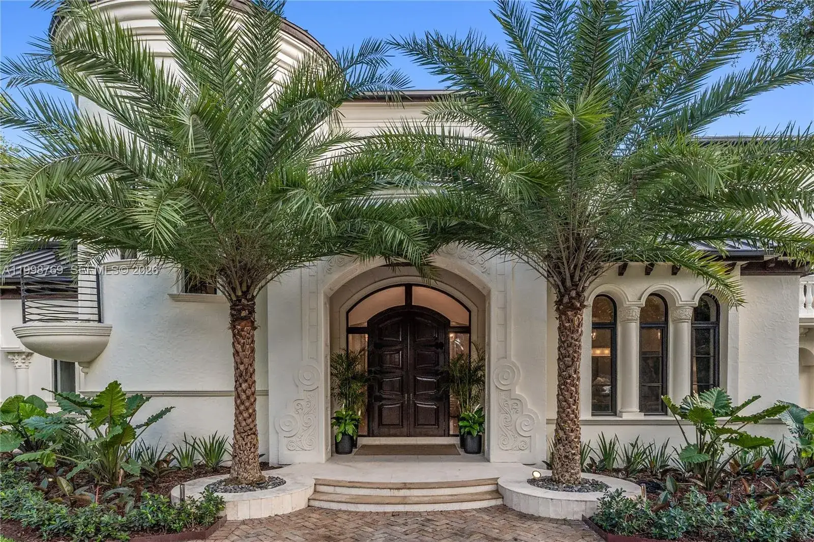 6 bedroom 8 bath Residential for sale at 6350 SW 107th St, Pinecrest FL 33156