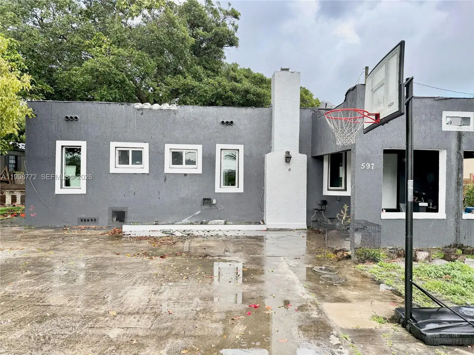 4 bedroom 1 bath Residential Lease for rent at 597 NW 69th St, Miami FL 33150