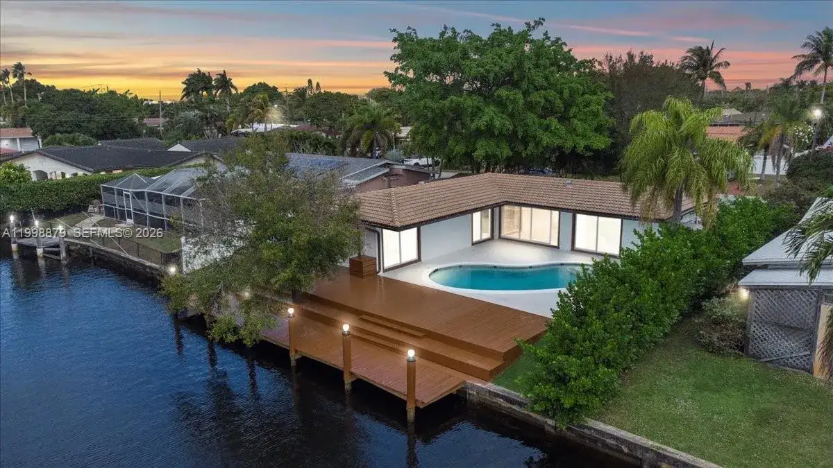 3 bedroom 2 bath Residential for sale at 1910 NW 36th St, Oakland Park FL 33309