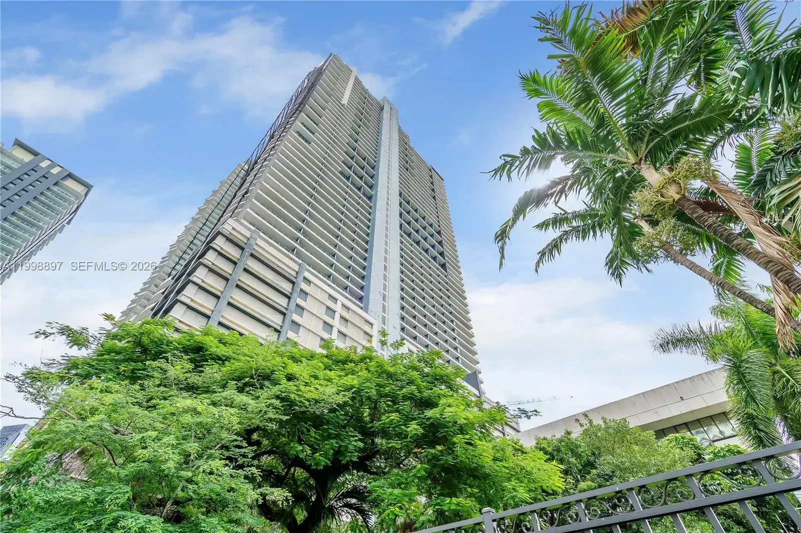 3 bedroom 3 bath Residential Lease for rent at 60 SW 13th St # 4818, Miami FL 33130