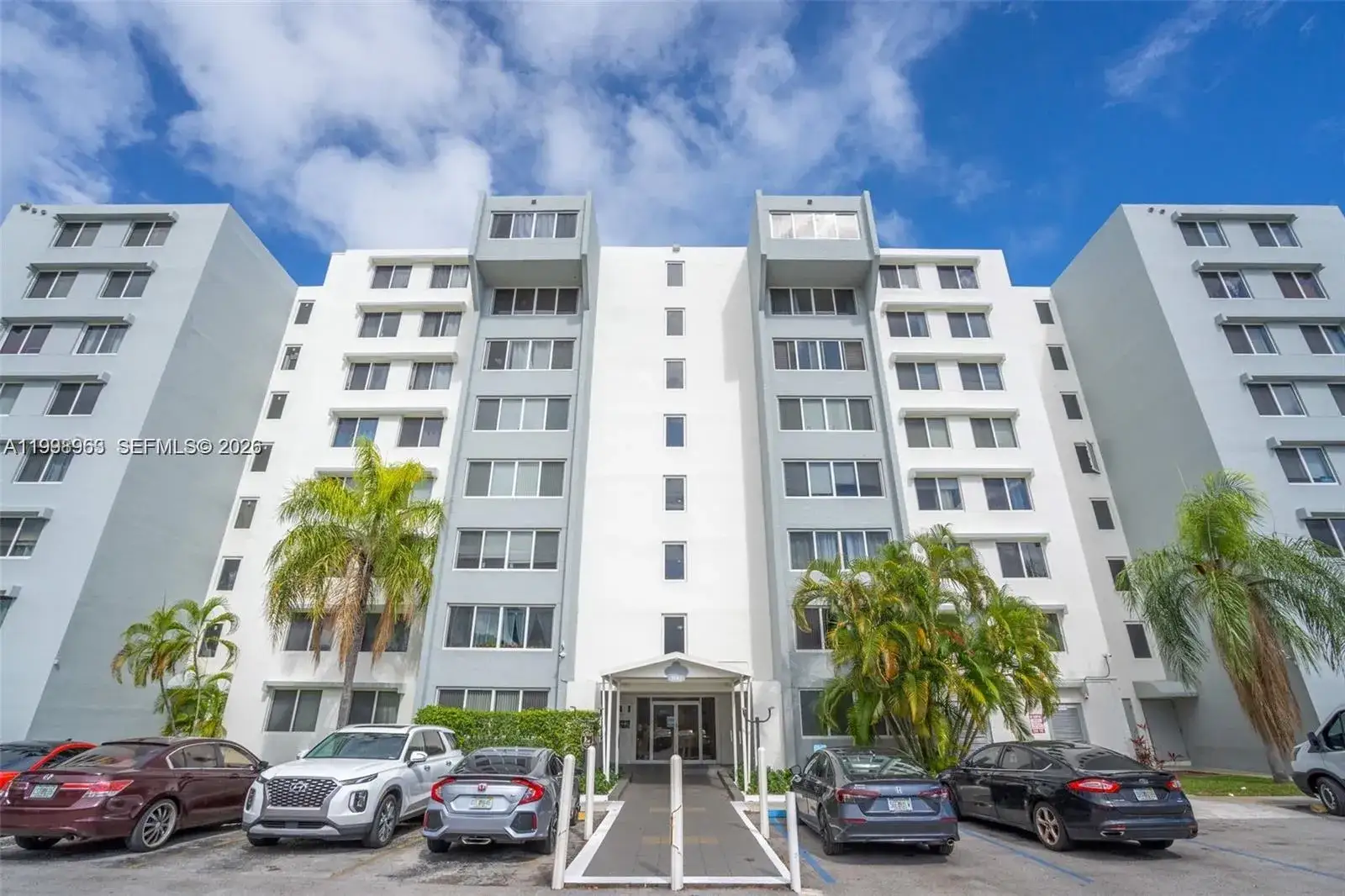 1 bedroom 1 bath Residential for sale at 9143 SW 77th Ave # B105, Miami FL 33156