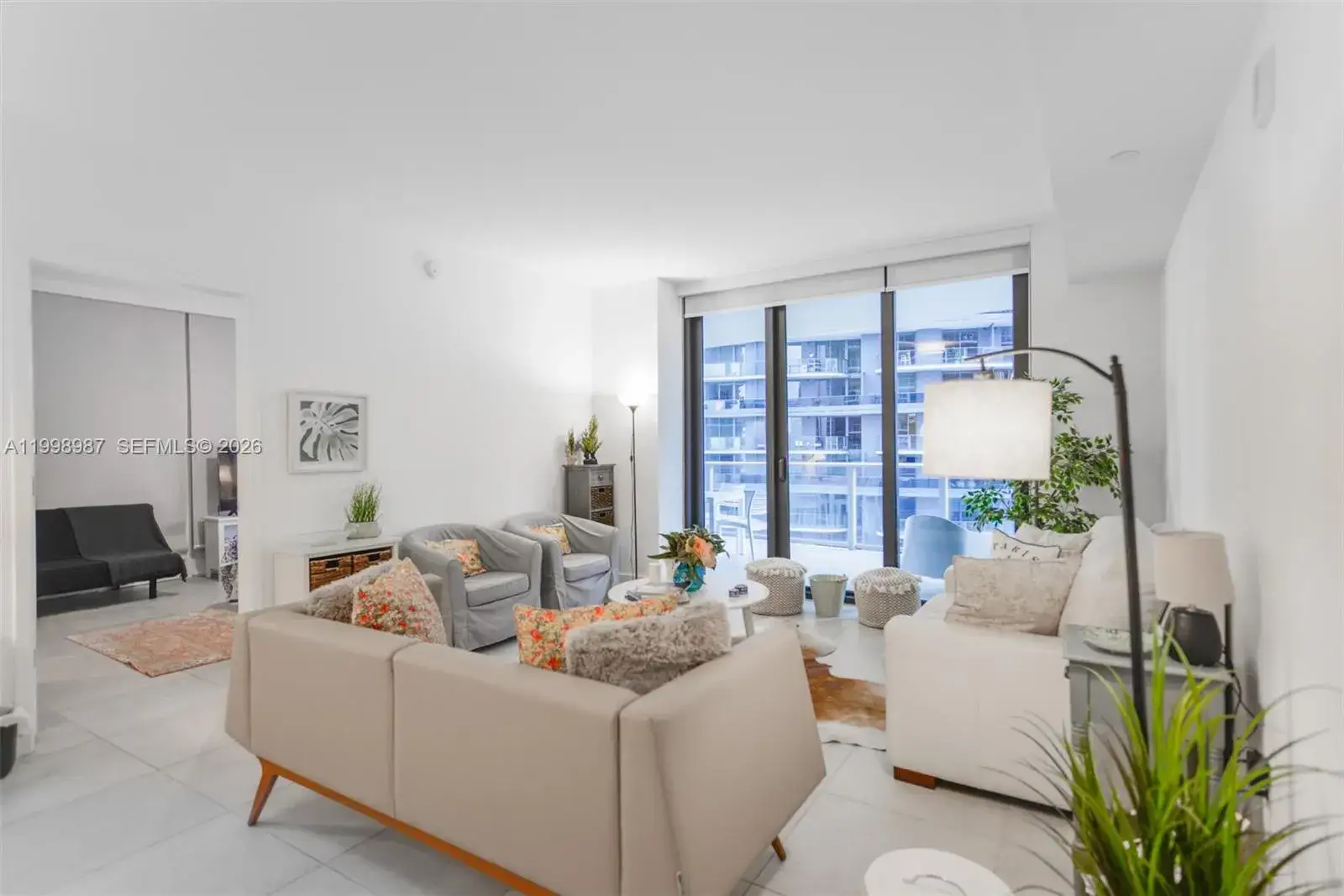 1 bedroom 2 bath Residential Lease for rent at 1010 Brickell Ave # 2906, Miami FL 33131