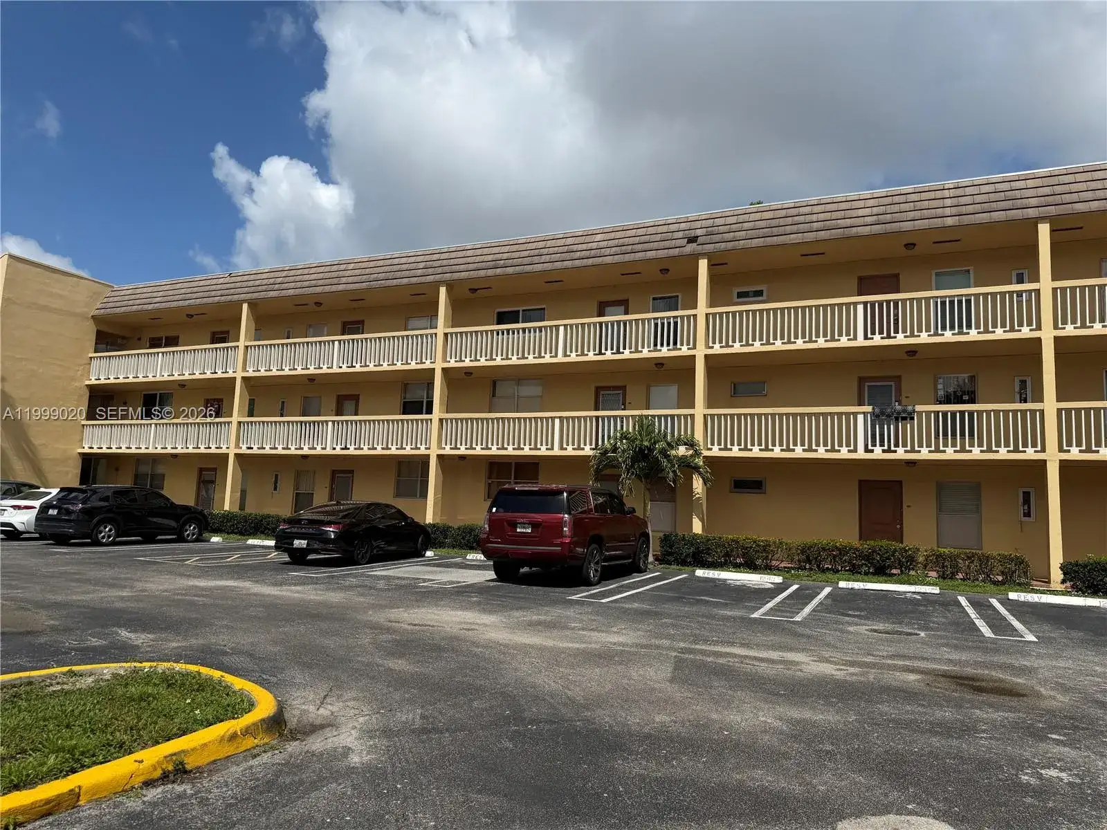 1 bedroom 1 bath Residential Lease for rent at 5851 NW 62nd Ave # 305, Tamarac FL 33319
