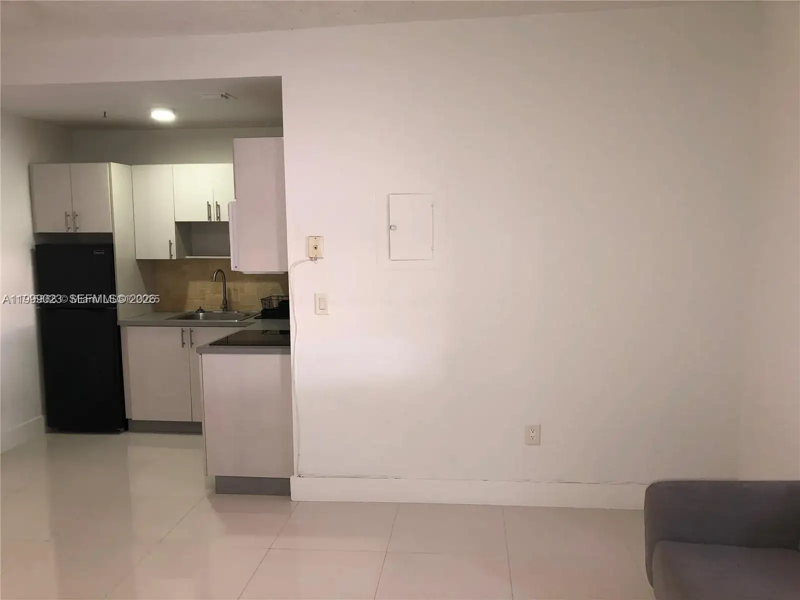 1 bedroom 1 bath Residential Lease for rent at 2730 Collins Ave # 310, Miami Beach FL 33140