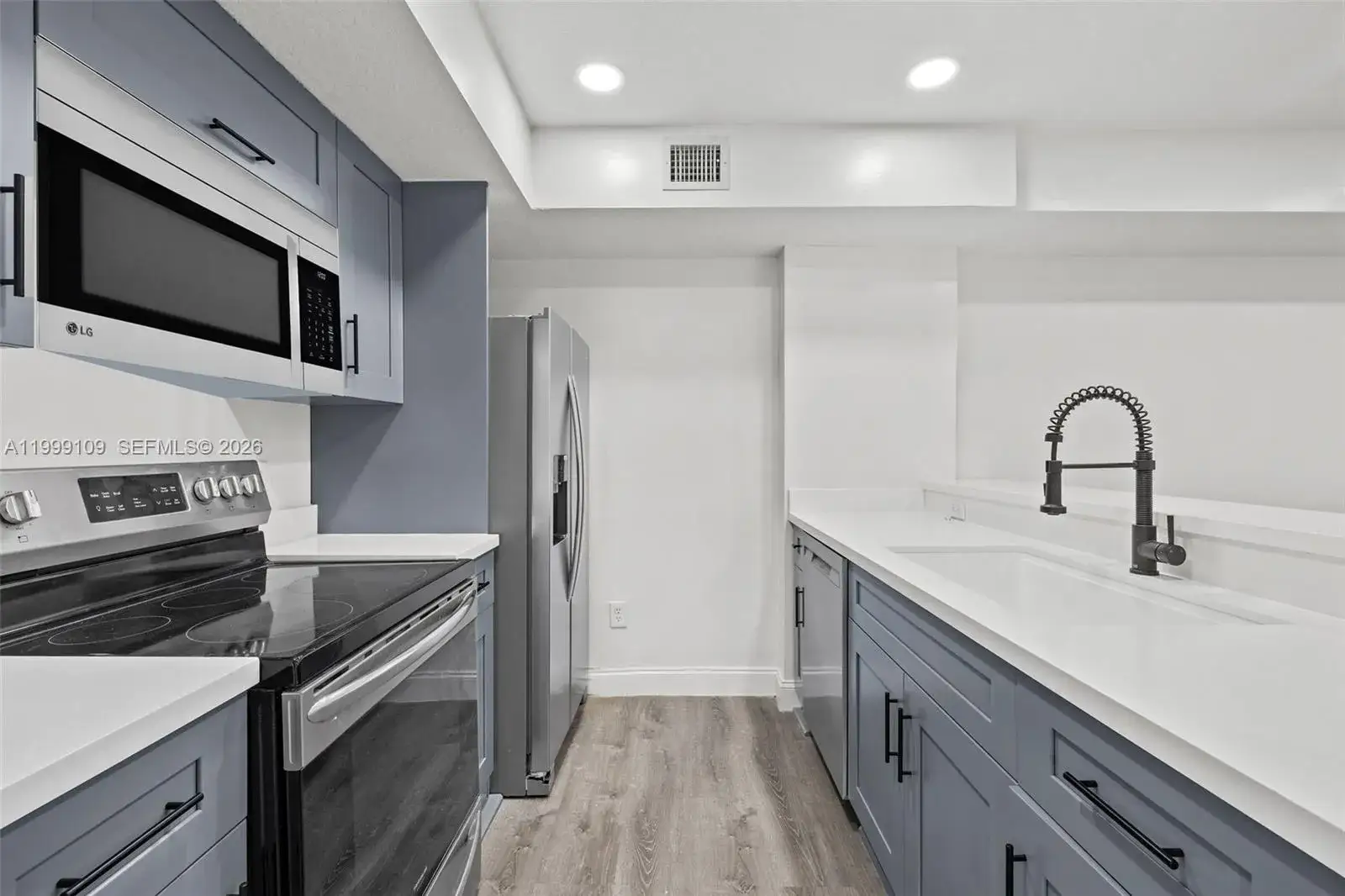 3 bedroom 2 bath Residential Lease for rent at 470 S Park Rd # 307, Hollywood FL 33021
