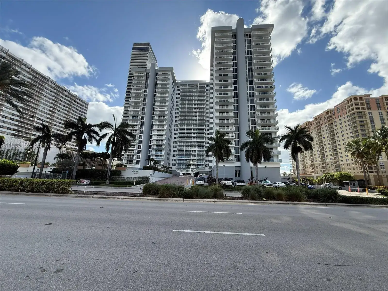 1 bedroom 1 bath Residential Lease for rent at 2030 S Ocean Dr # 803, Hallandale Beach FL 33009