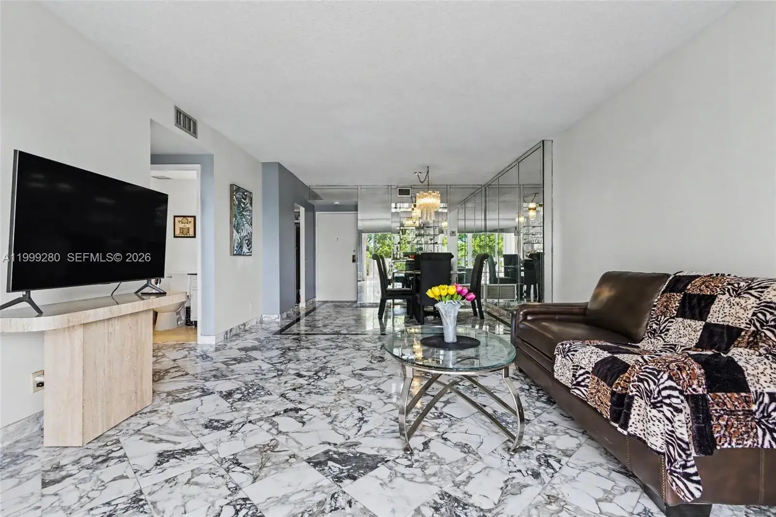 1 bedroom 1 bath Residential for sale at 4330 Hillcrest Dr # 405, Hollywood FL 33021