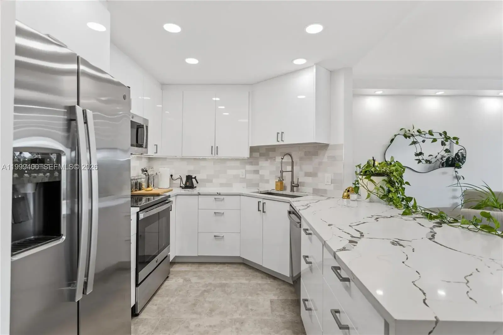 1 bedroom 1 bath Residential for sale at 340 Sunset Dr # 407, Fort Lauderdale FL 33301