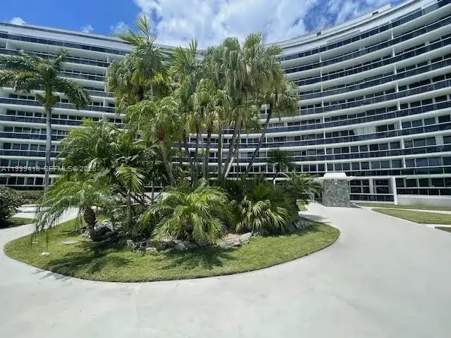 1 bedroom 1 bath Residential for sale at 900 Bay Dr # 311, Miami Beach FL 33141