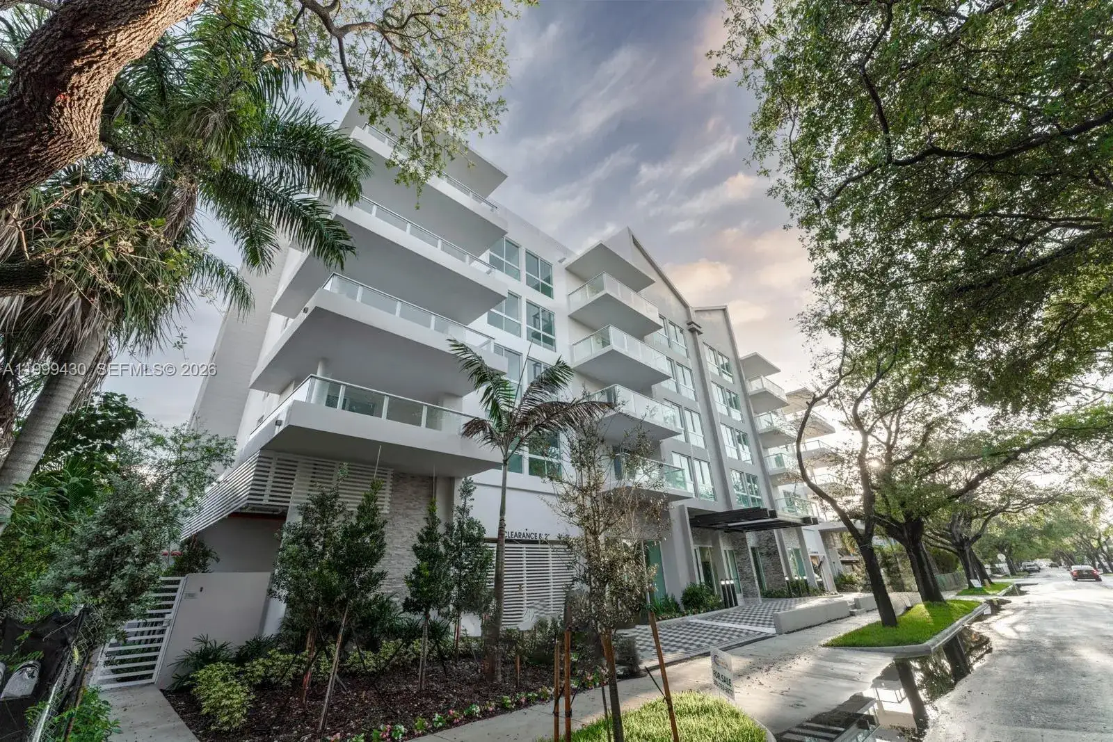 1 bedroom 1 bath Residential for sale at 1850 Monroe St # 306, Hollywood FL 33020