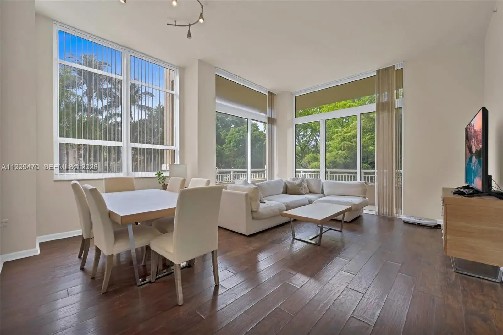 2 bedroom 2 bath Residential for sale at 19501 W Country Club Dr # 208, Aventura FL 33180