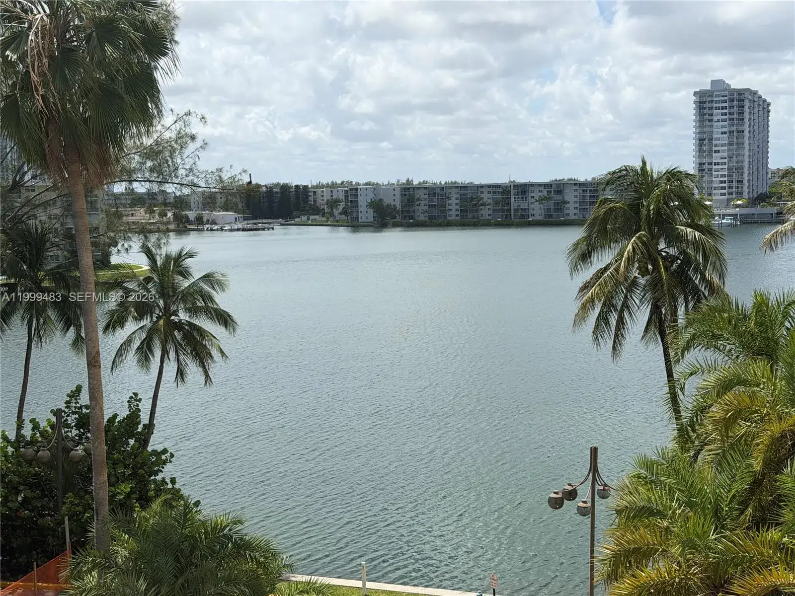1 bedroom 1 bath Residential for sale at 18151 NE 31st Ct # 505, Aventura FL 33160