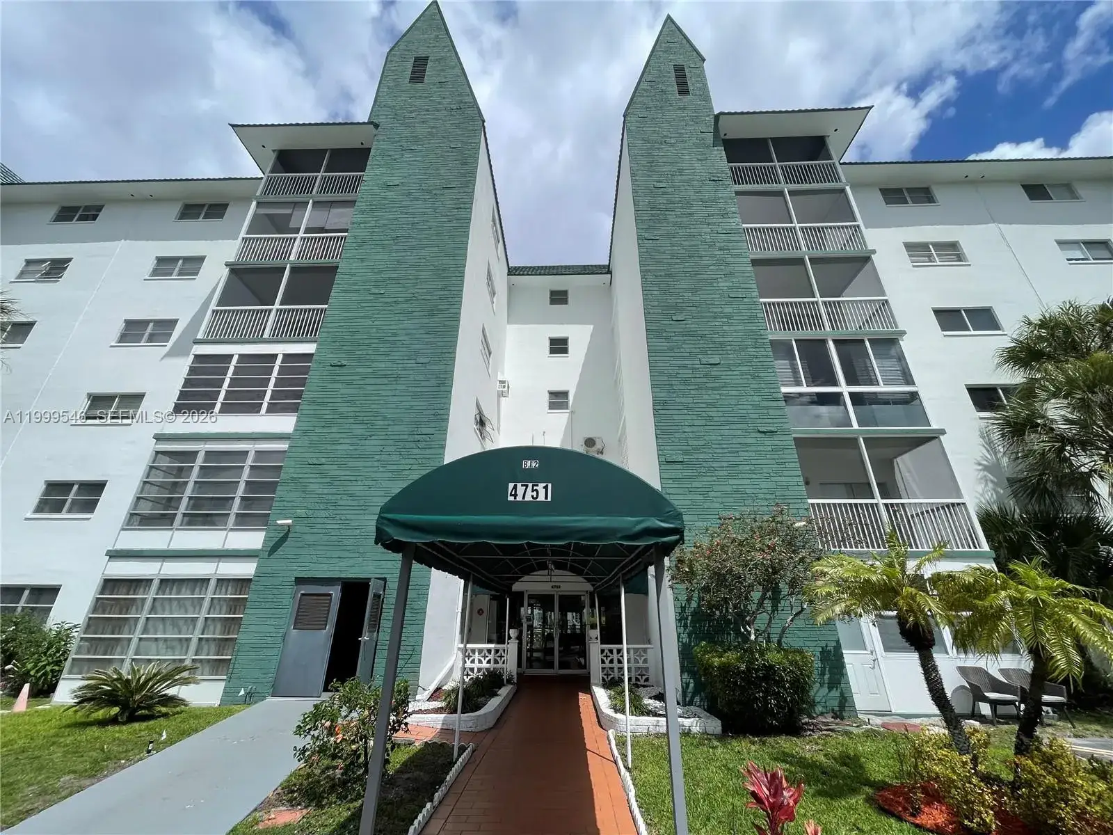 1 bedroom 1 bath Residential for sale at 4751 NW 21st St # 611, Lauderhill FL 33313