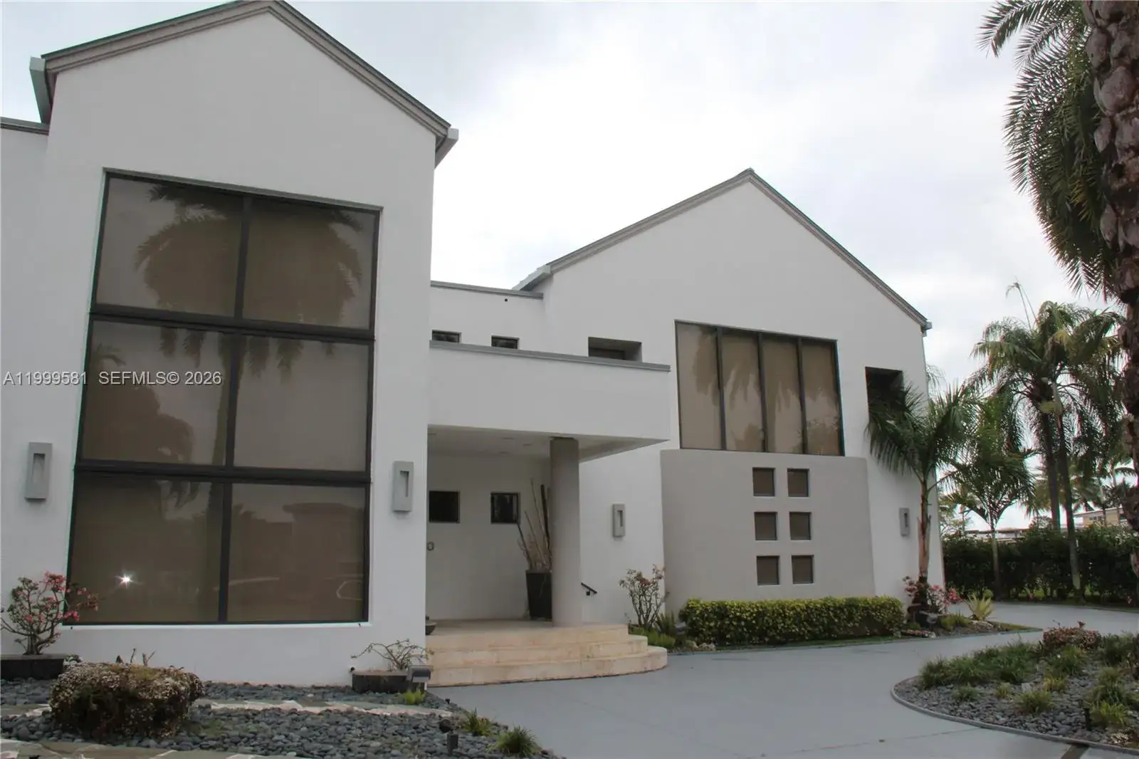 4 bedroom 5 bath Residential for sale at 540 Lido Dr, Fort Lauderdale FL 33301