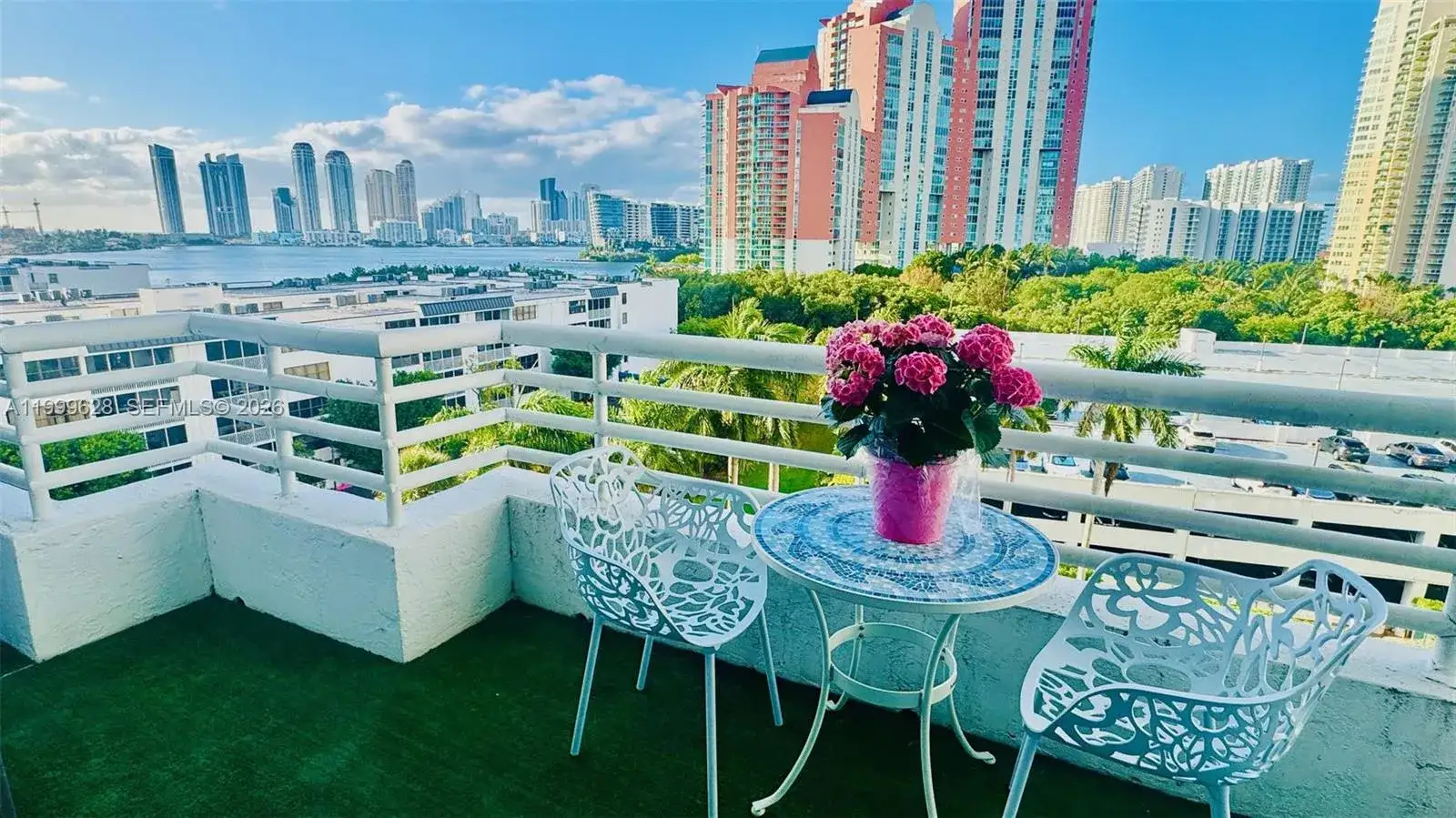 2 bedroom 2 bath Residential for sale at 3300 NE 192nd St # 814, Aventura FL 33180