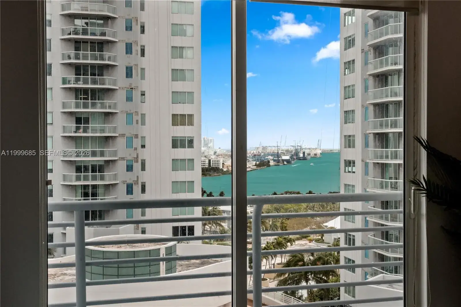 1 bedroom 1 bath Residential Lease for rent at 234 NE 3rd St # 1704, Miami FL 33132