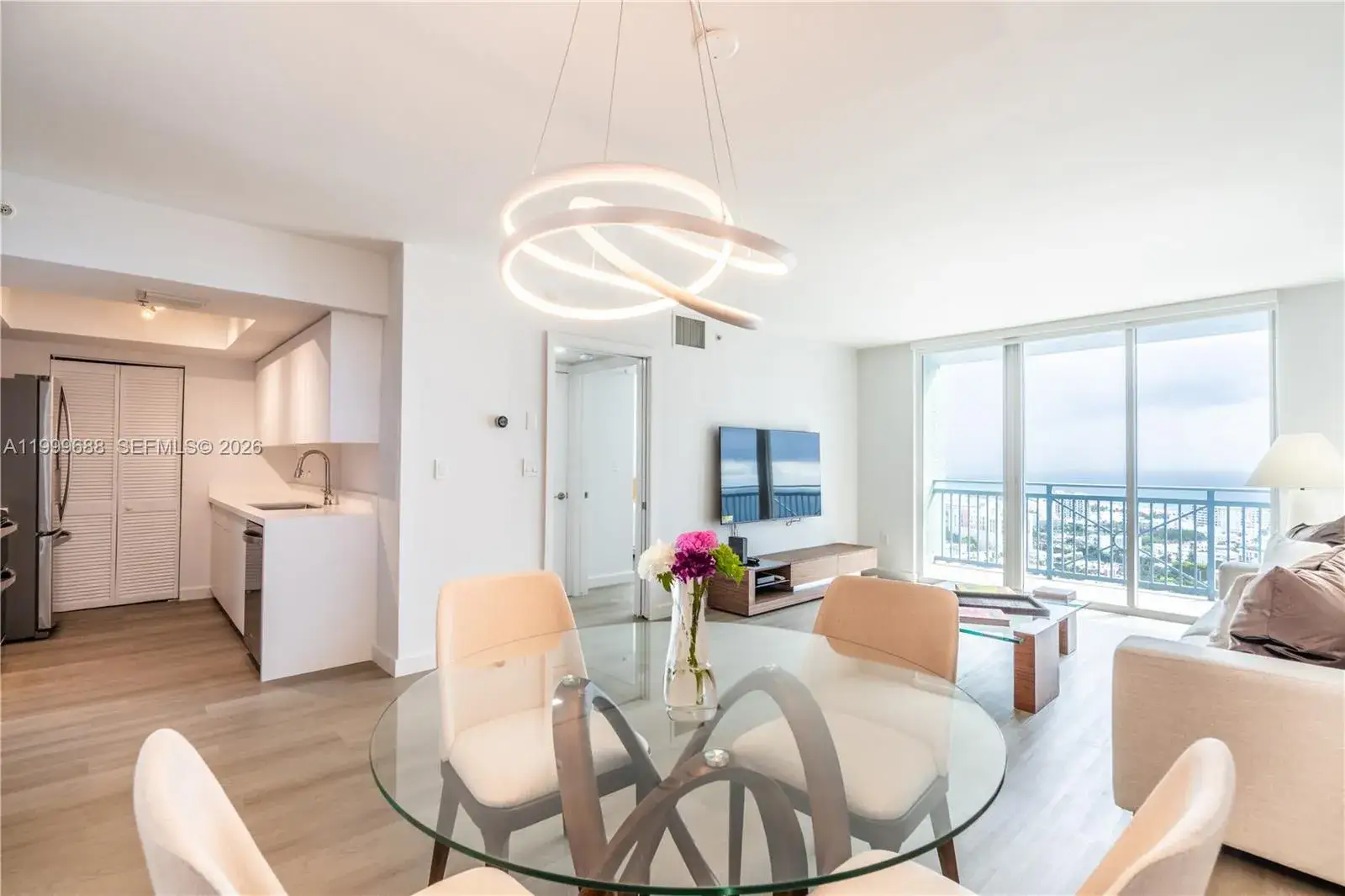 1 bedroom 1 bath Residential Lease for rent at 90 Alton Rd # 2807, Miami Beach FL 33139