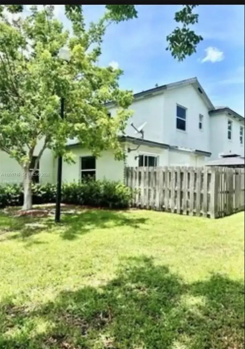 3 bedroom 3 bath Residential for sale at 133 SE 28 # 8, Homestead FL 33033