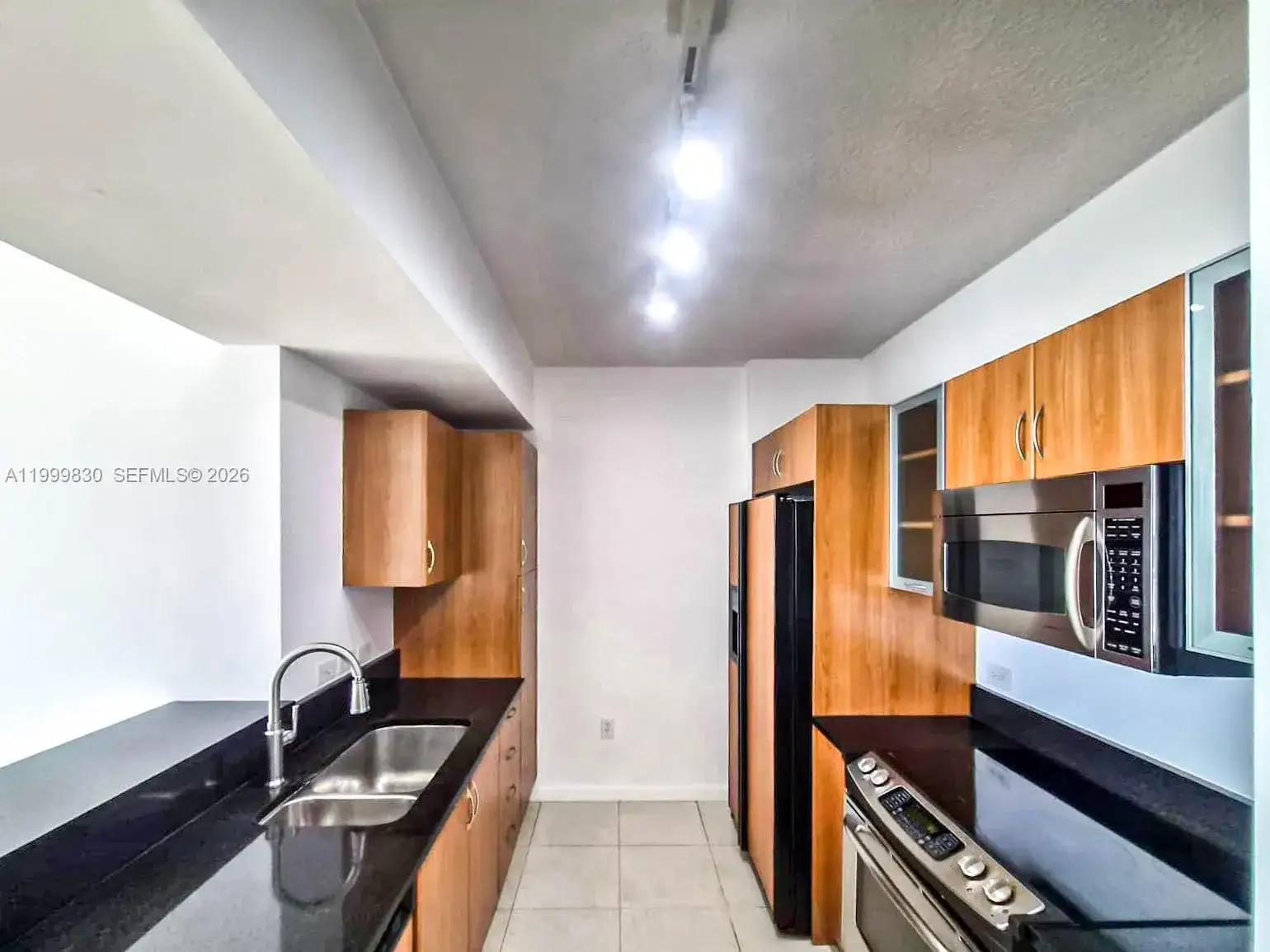 2 bedroom 2 bath Residential Lease for rent at 2775 NE 187th St # 513, Aventura FL 33180