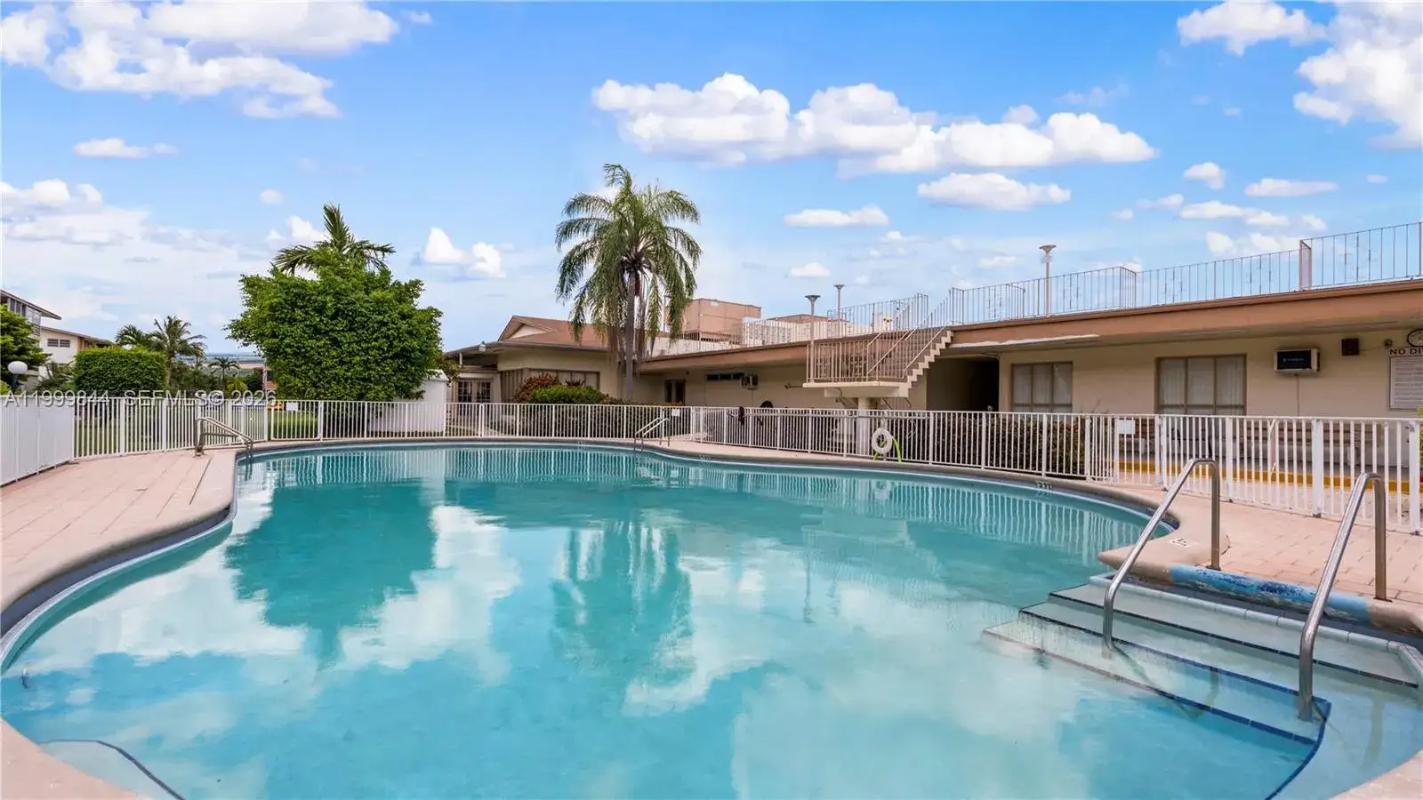 1 bedroom 1 bath Residential for sale at 16900 NE 14th Ave # 204, Miami FL 33162
