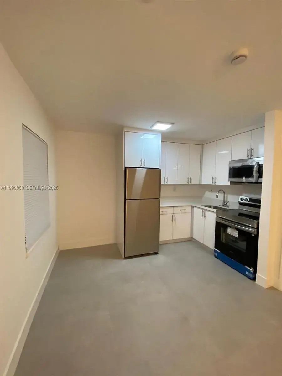 1 bedroom 1 bath Residential Lease for rent at 619 NE 3rd St # 18, Hallandale Beach FL 33009
