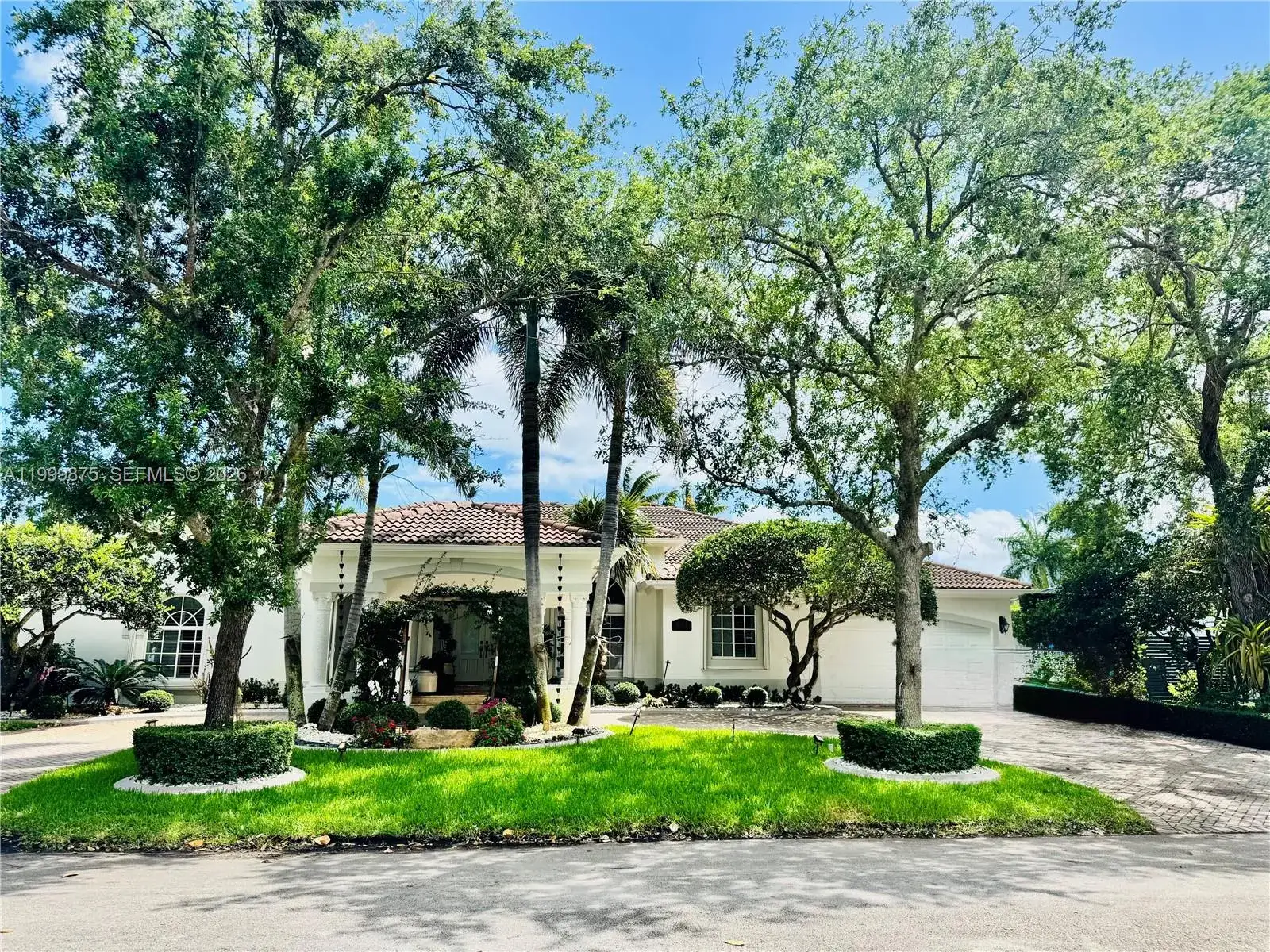 5 bedroom 4 bath Residential for sale at 9494 SW 125th Ter, Miami FL 33176