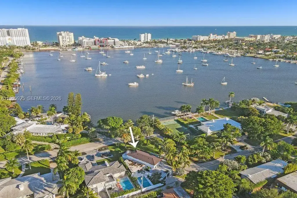 6 bedroom 5 bath Residential Lease for rent at 911 N Northlake Dr, Hollywood FL 33019