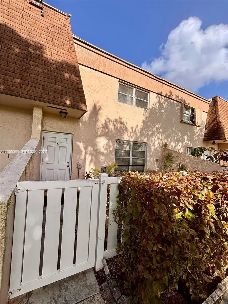 3 bedroom 2 bath Residential for sale at 1415 NW 80th Ave # D, Margate FL 33063