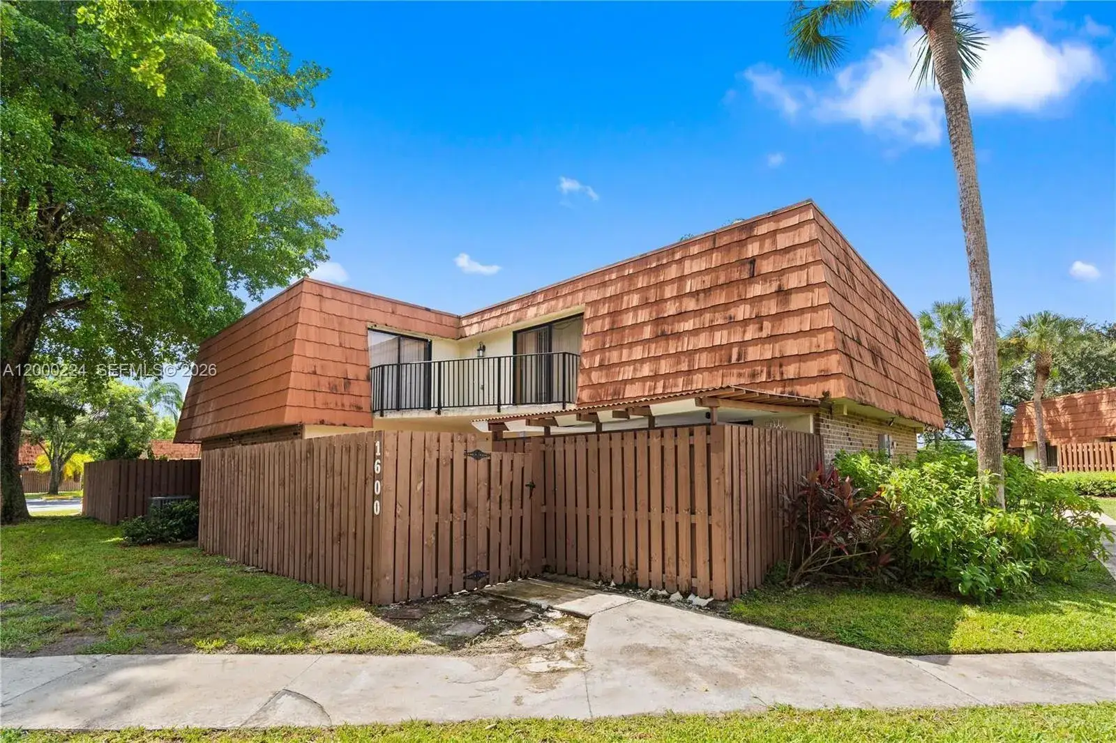 3 bedroom 2 bath Residential for sale at 1600 Coral Ave, North Lauderdale FL 33068