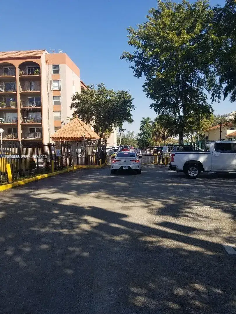 1 bedroom 1 bath Residential for sale at 5201 NW 7th St # 609W, Miami FL 33126