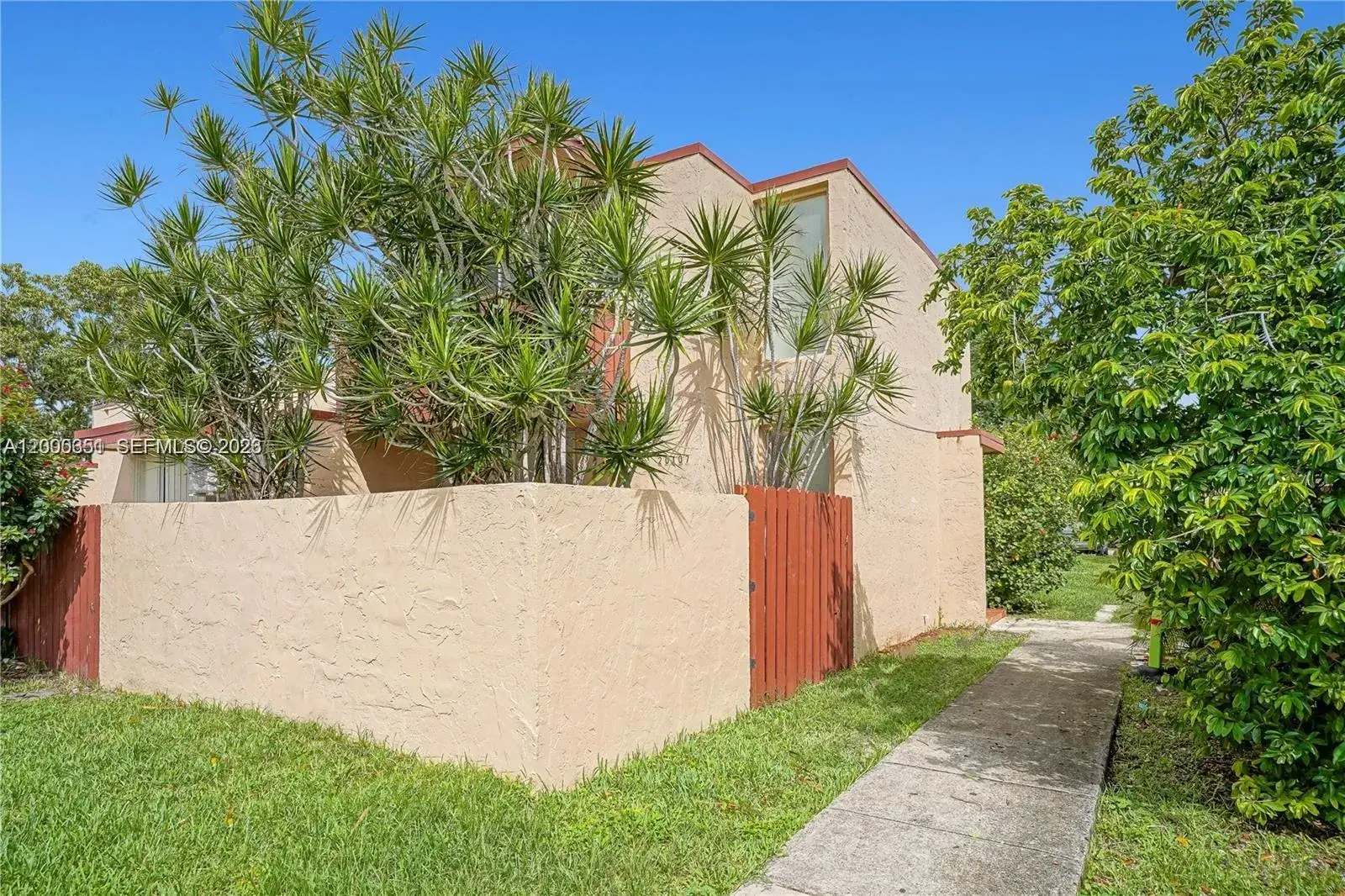 2 bedroom 2 bath Residential for sale at 20107 SW 123rd Dr, Miami FL 33177