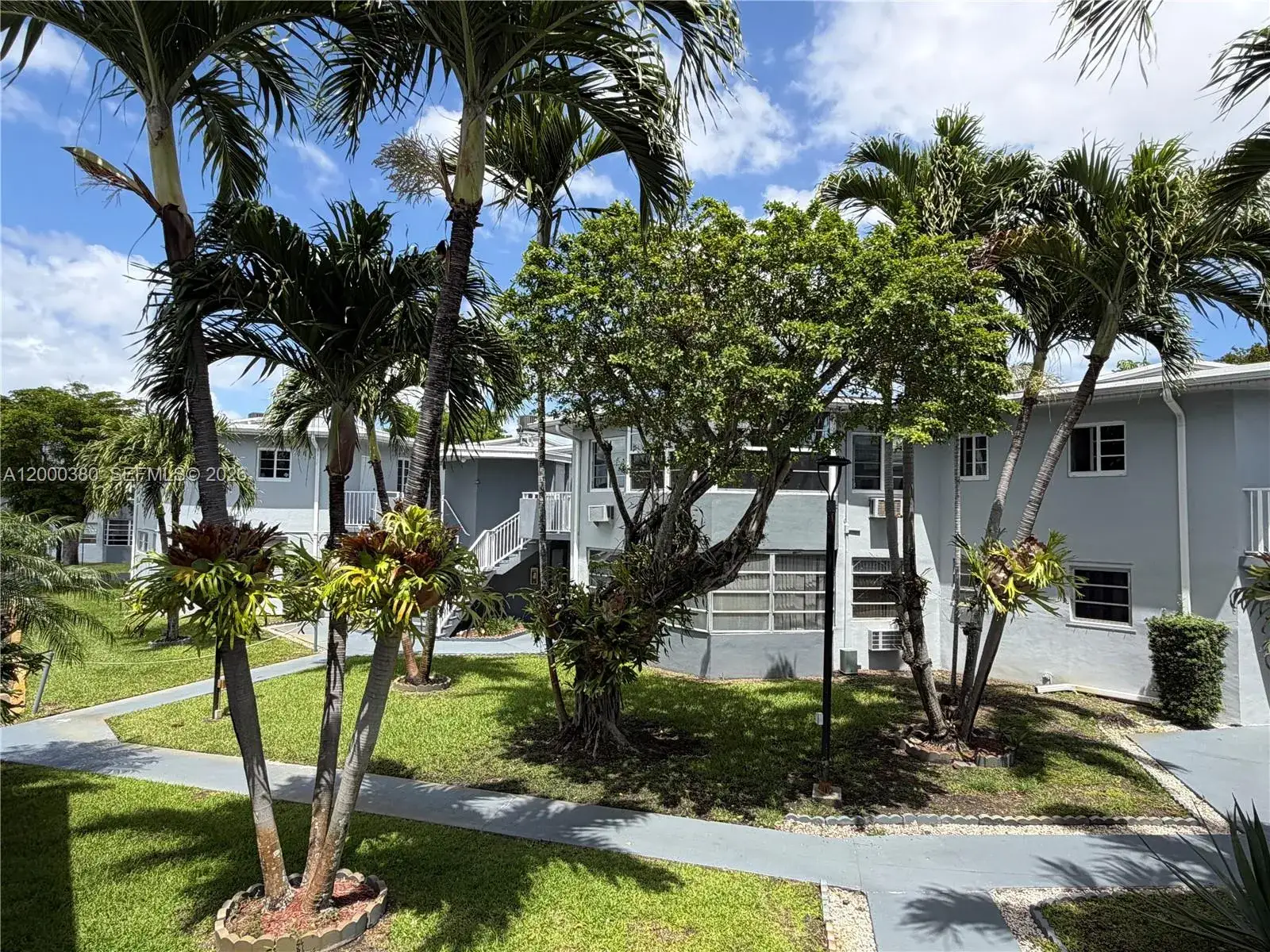 1 bedroom 1 bath Residential Lease for rent at 1701 NE Miami Gardens Dr # 117, Miami FL 33179