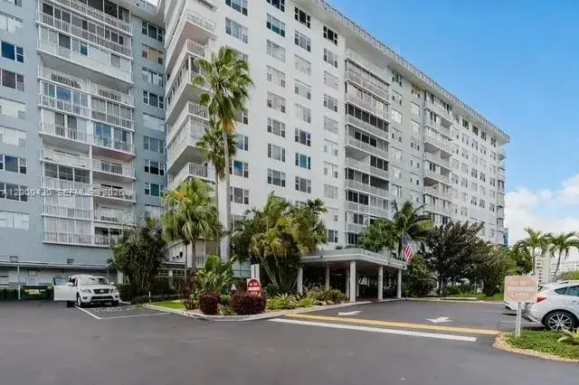 2 bedroom 2 bath Residential for sale at 3800 Hillcrest Dr # 411, Hollywood FL 33021