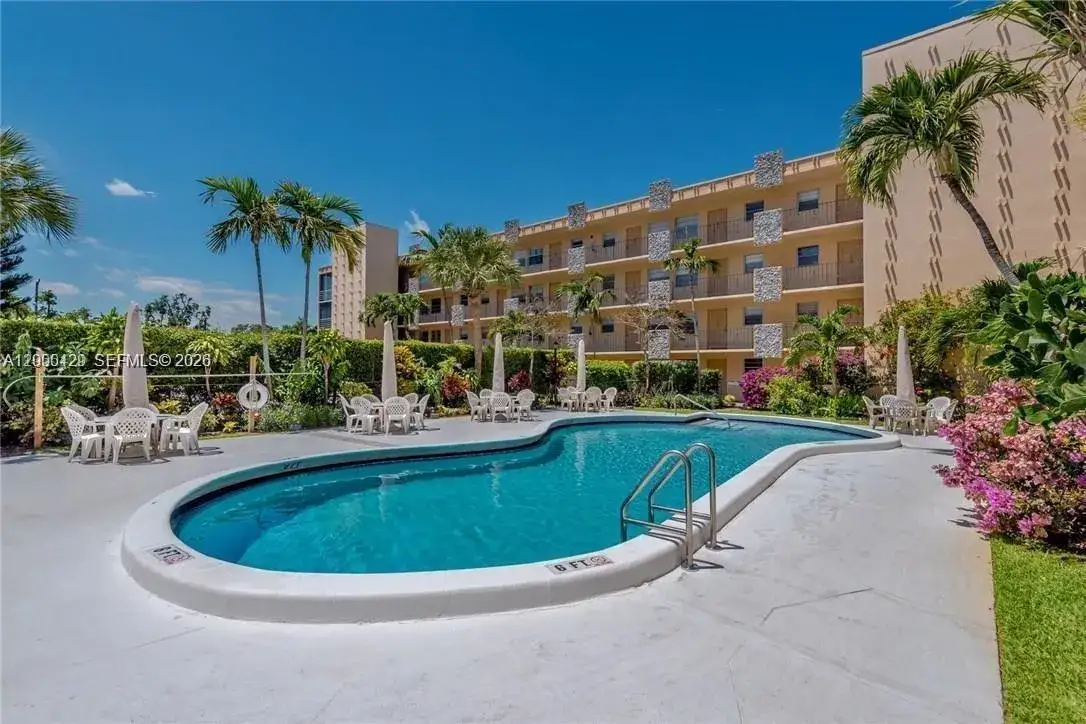 1 bedroom 1 bath Residential Lease for rent at 2145 Pierce St # 326, Hollywood FL 33020