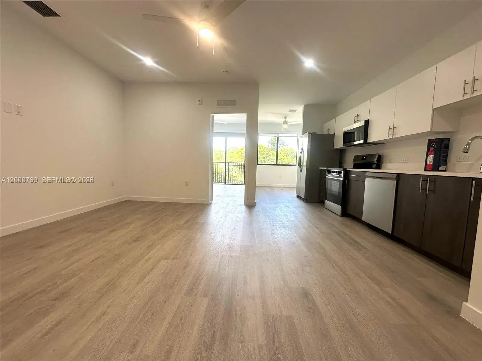 1 bedroom 1 bath Residential Lease for rent at 20 NE 19th Ave # 304, Pompano Beach FL 33060